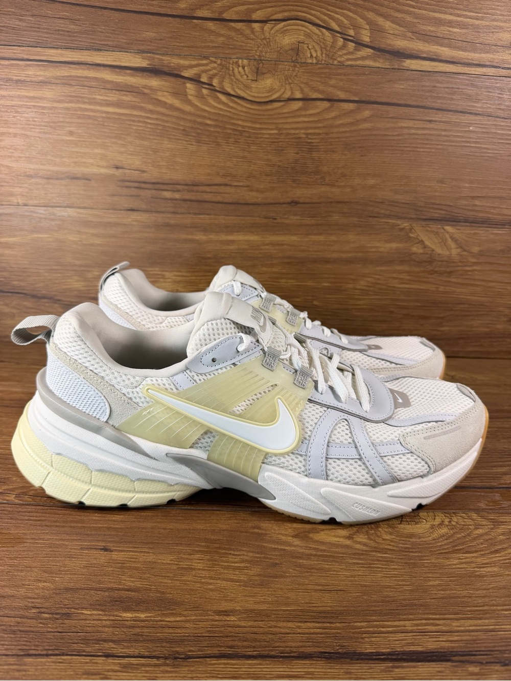 Nike V2K Run Men's size 14 (Women’s 15.5) Athletic Sneakers Running Shoes